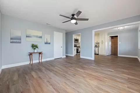 Living - 618 Lupton St, Manteca, CA 95337 photo 2 of 3