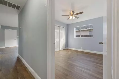 Entry Way - 618 Lupton St, Manteca, CA 95337 photo 5 of 7