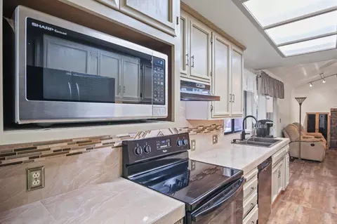 300 N Emerald Ave, Modesto, CA 95351 photo 8