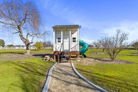 Exterior - 14682 E Live Oak Rd, Lodi, CA 95240 photo 13 of 17