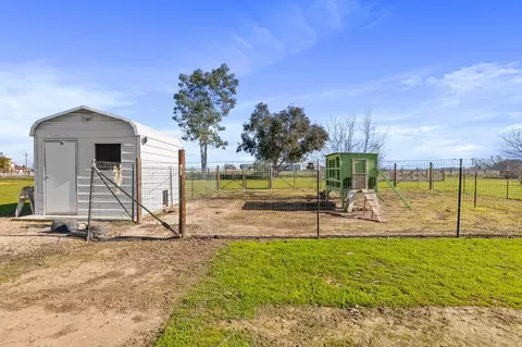 Exterior - 14682 E Live Oak Rd, Lodi, CA 95240 photo 11 of 17