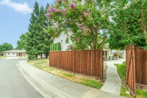 Exterior - 1100 Mcclaren Dr, Carmichael, CA 95608 photo 12 of 13