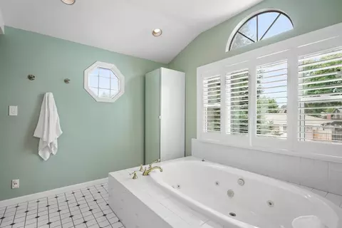 Bath - 1100 Mcclaren Dr, Carmichael, CA 95608 photo 9 of 12