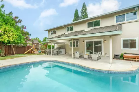 Exterior - 1100 Mcclaren Dr, Carmichael, CA 95608 photo 8 of 13
