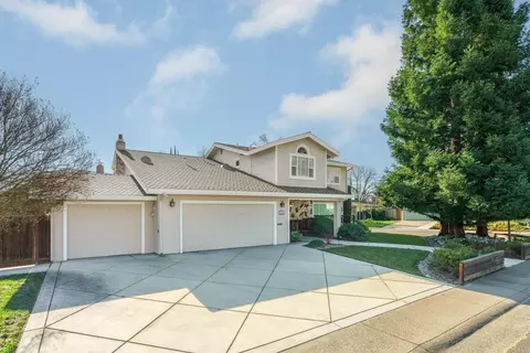 Exterior - 1100 Mcclaren Dr, Carmichael, CA 95608 photo 3 of 13