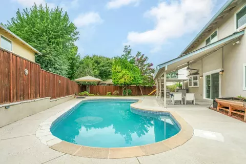 Exterior - 1100 Mcclaren Dr, Carmichael, CA 95608 photo 9 of 13
