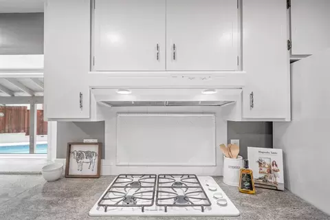 Kitchen - 1100 Mcclaren Dr, Carmichael, CA 95608 photo 3 of 4