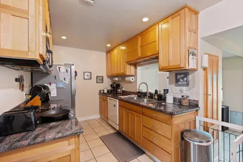 Kitchen - 6921 Hazel Ave, Orangevale, CA 95662 photo 2 of 2