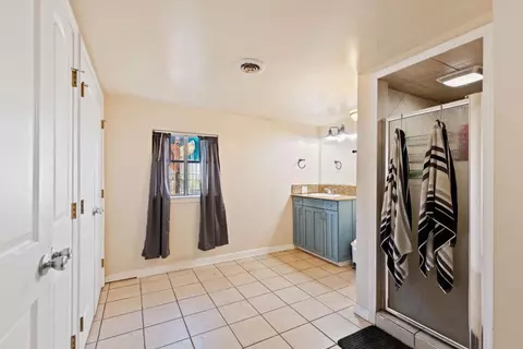 Bath - 6921 Hazel Ave, Orangevale, CA 95662 photo 3 of 4