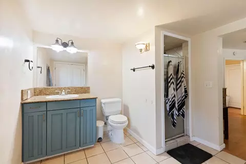 Bath - 6921 Hazel Ave, Orangevale, CA 95662 photo 4 of 4