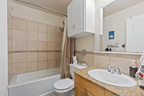 Bath - 6921 Hazel Ave, Orangevale, CA 95662 photo 1 of 4