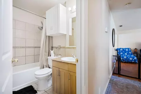 Bath - 6921 Hazel Ave, Orangevale, CA 95662 photo 2 of 4