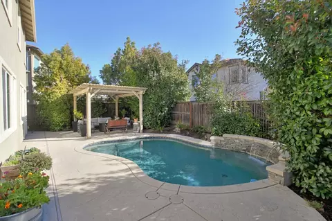 Exterior - 1194 Scheidegger Cir, Folsom, CA 95630 photo 9 of 14