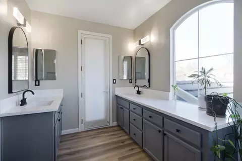Bath - 1194 Scheidegger Cir, Folsom, CA 95630 photo 2 of 5