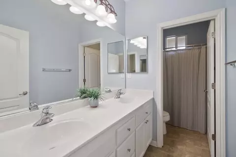 Bath - 1194 Scheidegger Cir, Folsom, CA 95630 photo 4 of 5