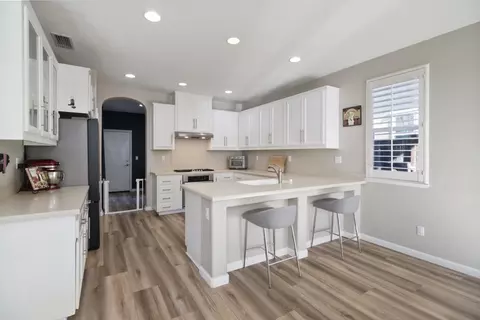 Kitchen - 1194 Scheidegger Cir, Folsom, CA 95630 photo 3 of 7