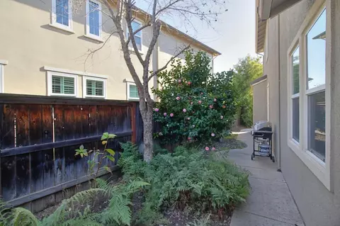 Exterior - 1194 Scheidegger Cir, Folsom, CA 95630 photo 10 of 14
