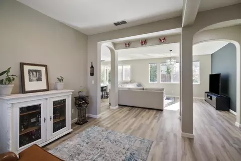 Entry Way - 1194 Scheidegger Cir, Folsom, CA 95630 photo 3 of 7