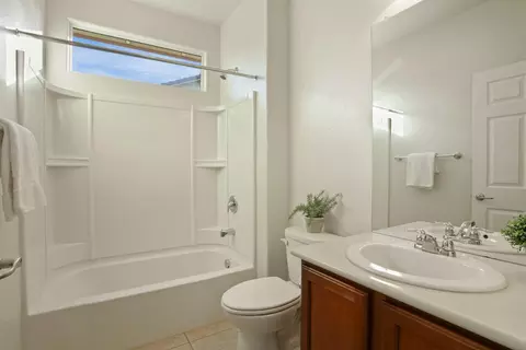 Bath - 2479 Redbud Way, Manteca, CA 95336 photo 1 of 3