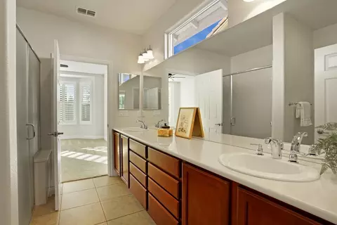 Bath - 2479 Redbud Way, Manteca, CA 95336 photo 3 of 3