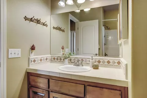 Bath - 11745 Rainbow Rd, Grass Valley, CA 95949 photo 2 of 7