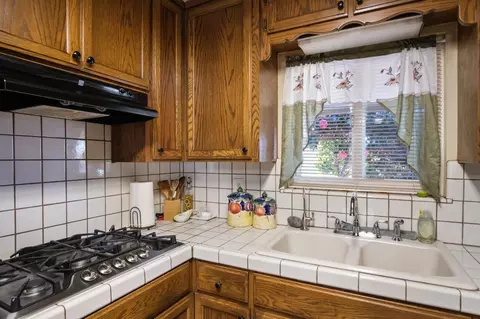 Kitchen - 634 Mamilane, Modesto, CA 95351 photo 2 of 5