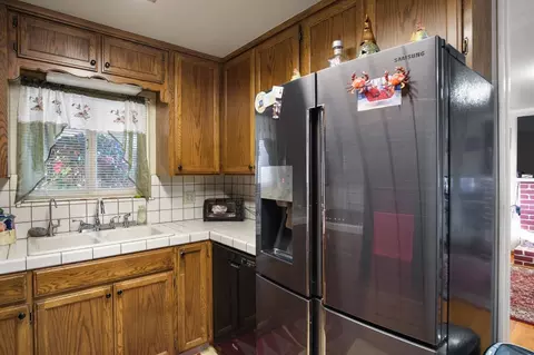 Kitchen - 634 Mamilane, Modesto, CA 95351 photo 4 of 5