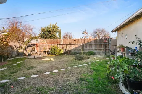 Exterior - 634 Mamilane, Modesto, CA 95351 photo 8 of 9