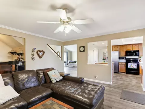 Living - 124 Walnut Ct, Hercules, CA 94547 photo 7 of 7