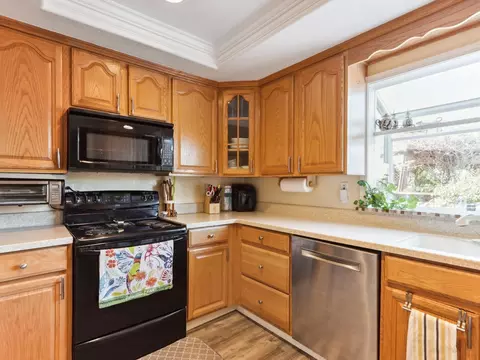 Kitchen - 124 Walnut Ct, Hercules, CA 94547 photo 3 of 6