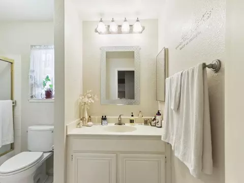 Bath - 124 Walnut Ct, Hercules, CA 94547 photo 5 of 6
