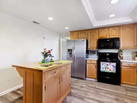 Kitchen - 124 Walnut Ct, Hercules, CA 94547 photo 5 of 6