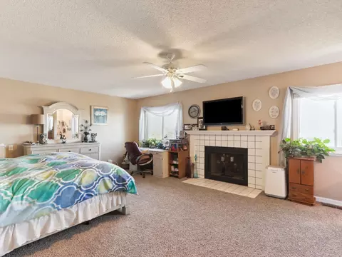Bedroom - 124 Walnut Ct, Hercules, CA 94547 photo 2 of 6