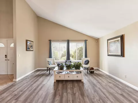 Living - 124 Walnut Ct, Hercules, CA 94547 photo 2 of 7