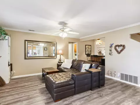Living - 124 Walnut Ct, Hercules, CA 94547 photo 5 of 7
