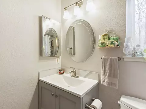 Bath - 124 Walnut Ct, Hercules, CA 94547 photo 3 of 6