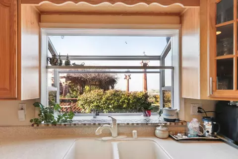 Kitchen - 124 Walnut Ct, Hercules, CA 94547 photo 4 of 6