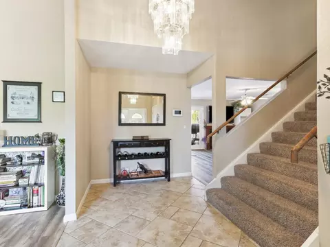 Entry Way - 124 Walnut Ct, Hercules, CA 94547 photo 3 of 7