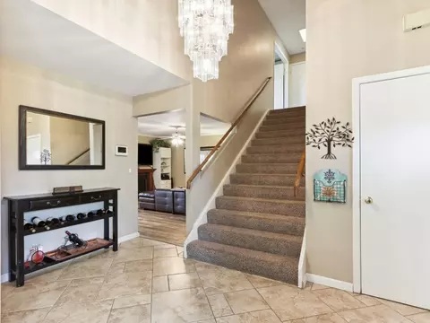 Entry Way - 124 Walnut Ct, Hercules, CA 94547 photo 4 of 7