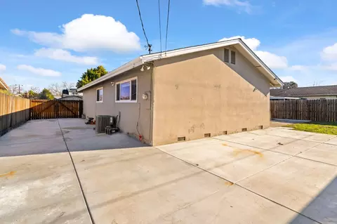 Exterior - 1355 Audrey Dr, Tracy, CA 95376 photo 5 of 8