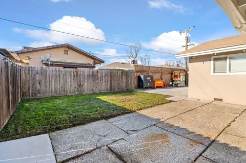 Exterior - 1355 Audrey Dr, Tracy, CA 95376 photo 7 of 8