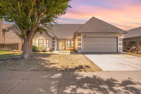 1208 Moffett Rd, Modesto, CA 95351 photo 1