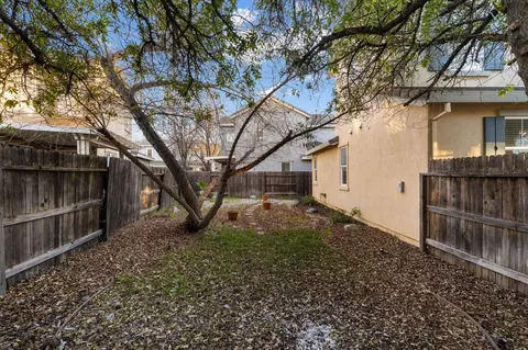 925 Courtyards Loop, Lincoln, CA 95648 photo 2