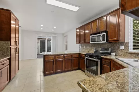 925 Courtyards Loop, Lincoln, CA 95648 photo 11