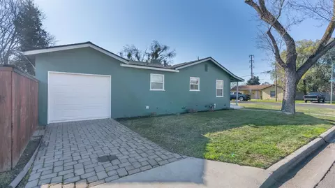 1320 Grinnell St, Modesto, CA 95350 photo 2
