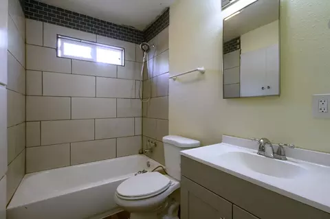 Bath - 19 Sunset Dr, Willows, CA 95988 photo 1 of 1