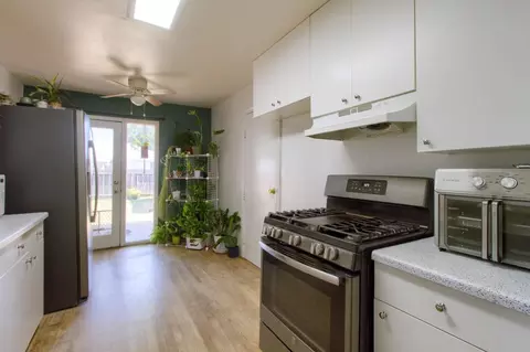 Kitchen - 19 Sunset Dr, Willows, CA 95988 photo 3 of 4