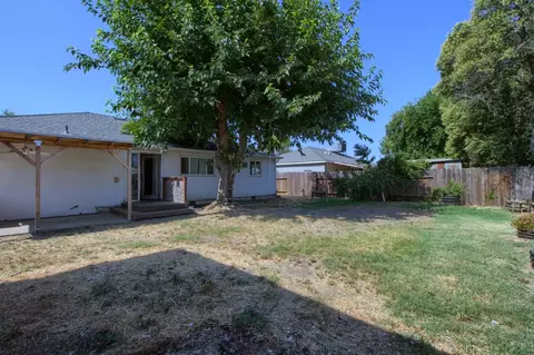 Exterior - 19 Sunset Dr, Willows, CA 95988 photo 3 of 4