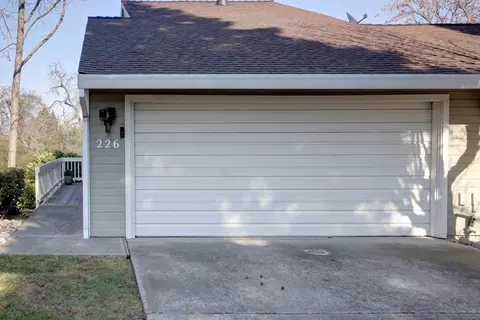 226 Live Oak Cir, Roseville, CA 95678