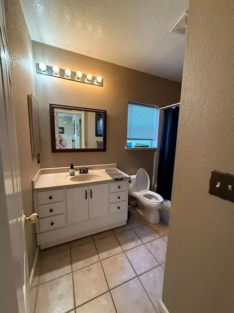 Bath - 217 Castile Ln, Turlock, CA 95382 photo 1 of 6